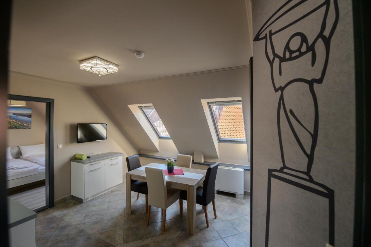 Hr Apartmanhaz Eger Eksteriør billede