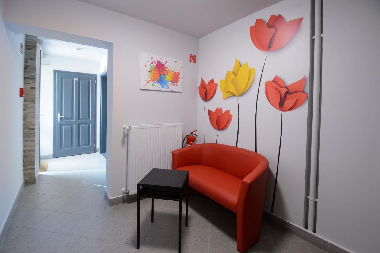 Hr Apartmanhaz Eger Eksteriør billede